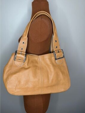 Westport Collection Vintage Classic Tan Leather Shoulder Bag